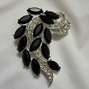 Vintage Sarah Coventry Signed Black Rhinestone Silver Tone Estate Costume Brooch